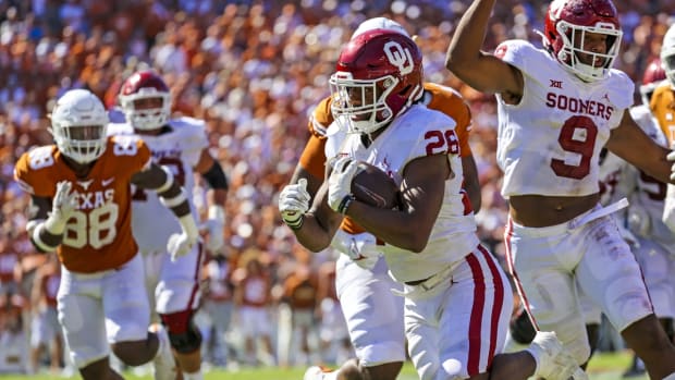 Oct 9, 2021; Dallas, Texas, USA; Oklahoma Sooners running back Kennedy Brooks (26) runs for a touchdown during the fourth quarter against the Texas Longhorns at the Cotton Bowl. Mandatory Credit: Kevin Jairaj-USA TODAY Sports